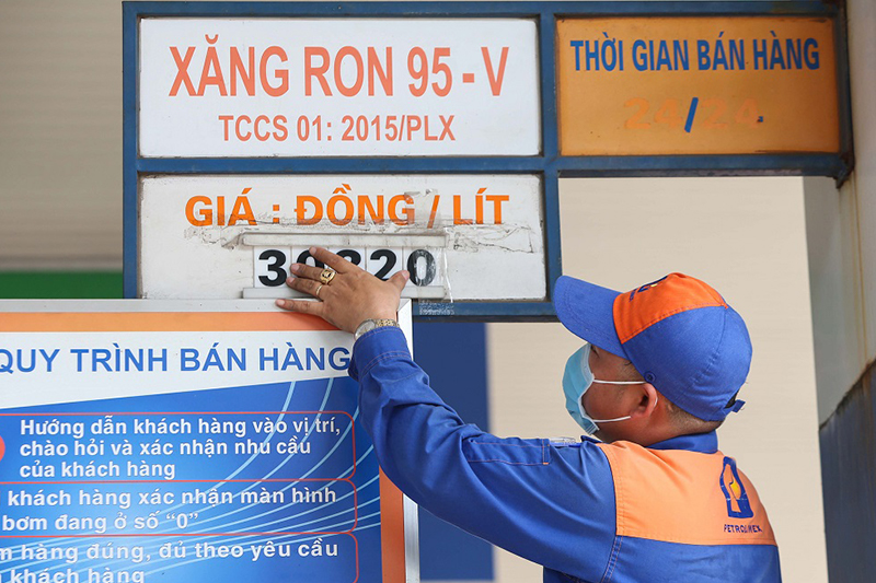 GIÁ XĂNG CÓ THỂ SẼ GIẢM HƠN 3.000 ĐỒNG/LÍT?