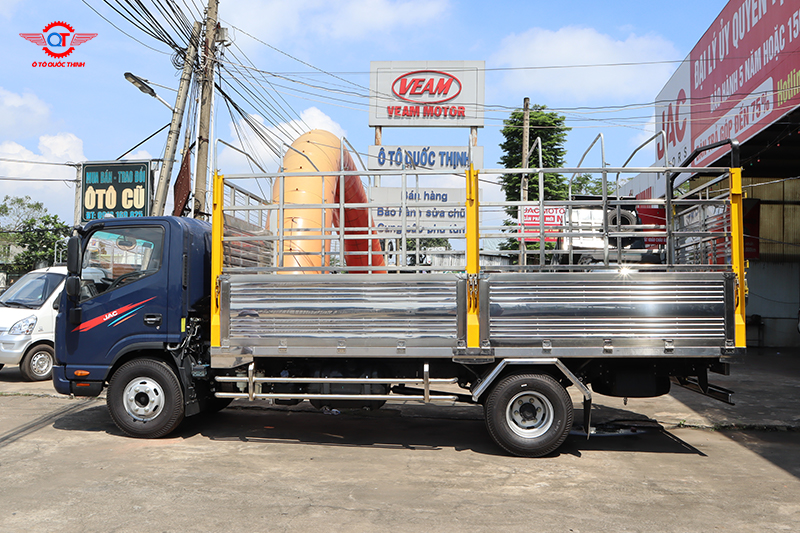 Xe tải Jac N700 thùng mui bạt inox cao cấp