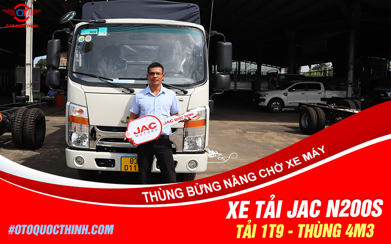 Khách hàng nhận xe tải Jac N200s thùng bạt bửng nâng